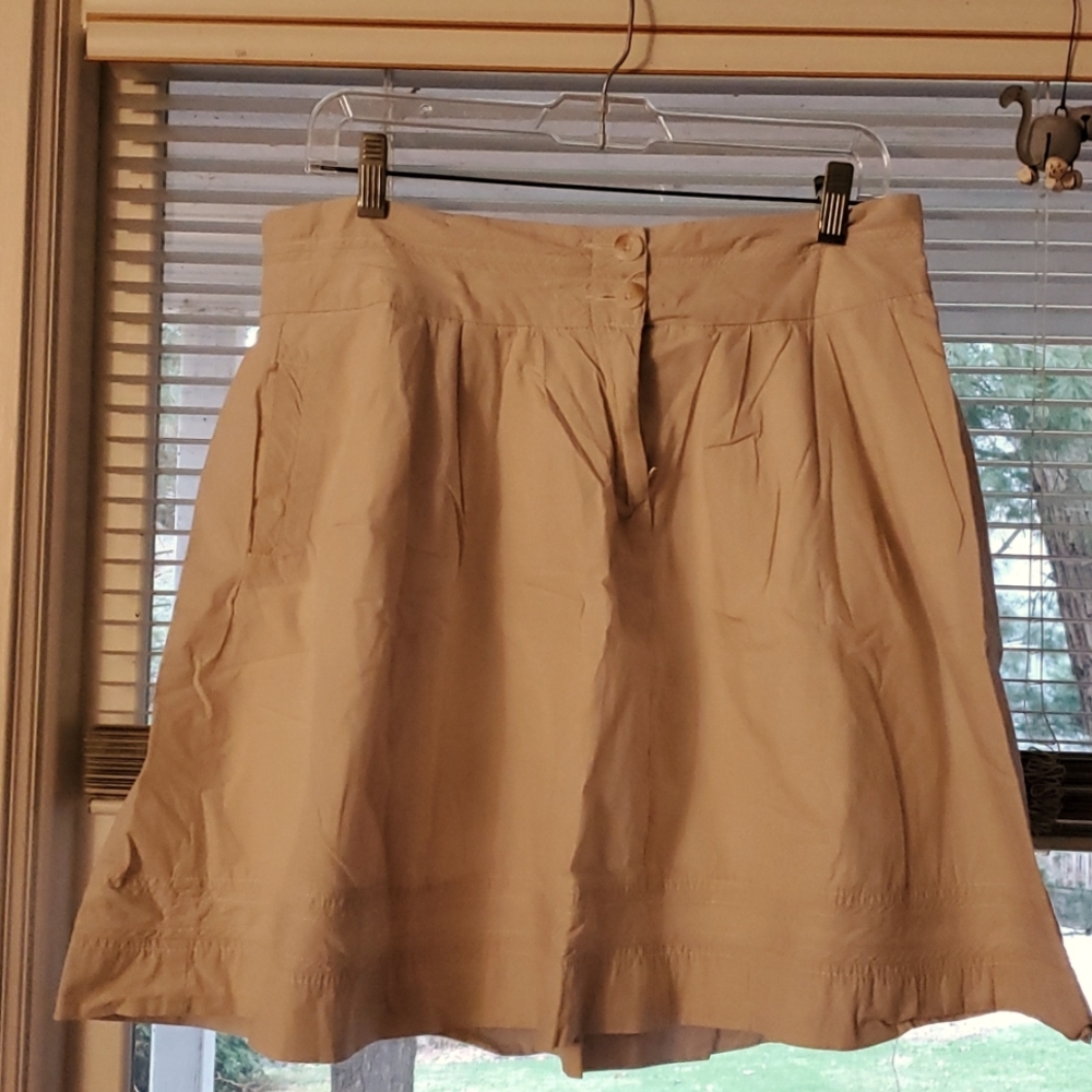 Old Navy tan short skirt